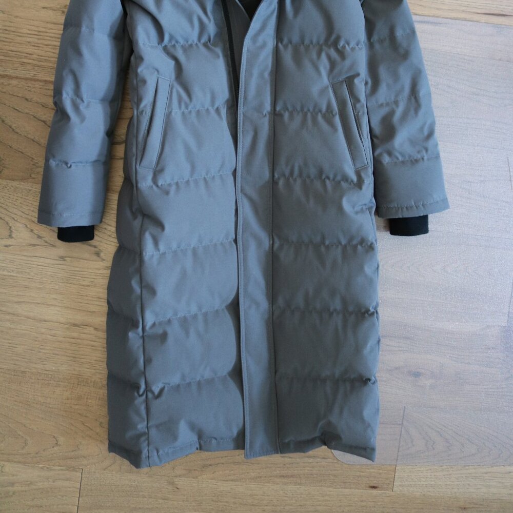 TNA The Powder Parka Puffer Jacket in Gray with White Faux Fur Trim - Picture 3 of 3